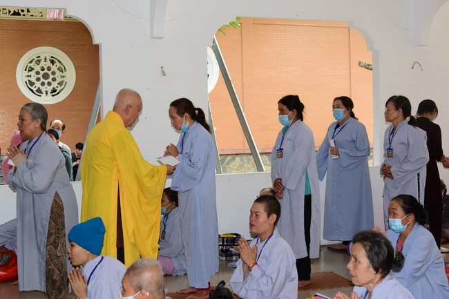 Giving gifts to oncology  patients attending One Day Retreat